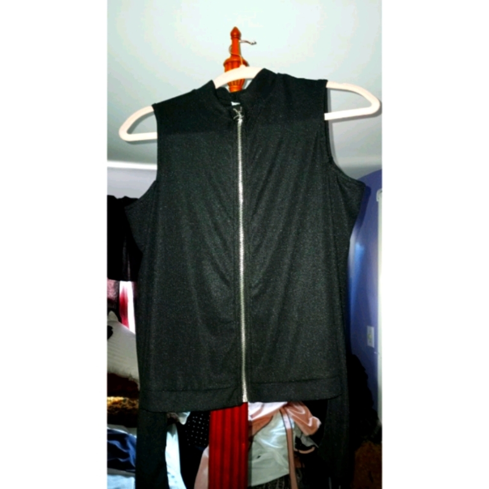 Black zip up key ring shirt w/ open shoulders